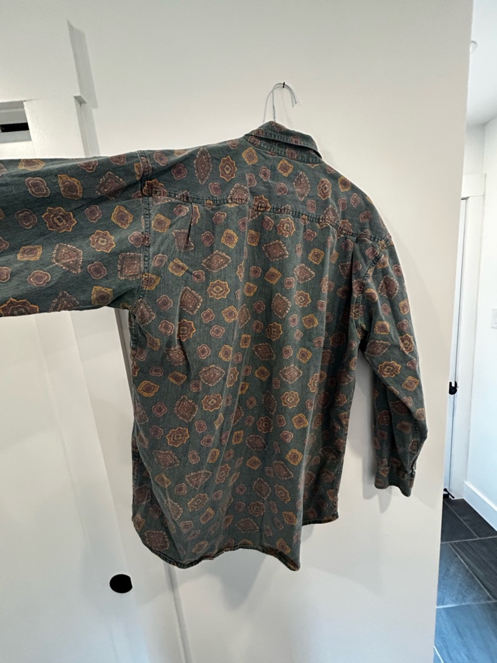 Vintage Men's 100% Cotton Denim Button-Down Shirt in Western Floral Pattern